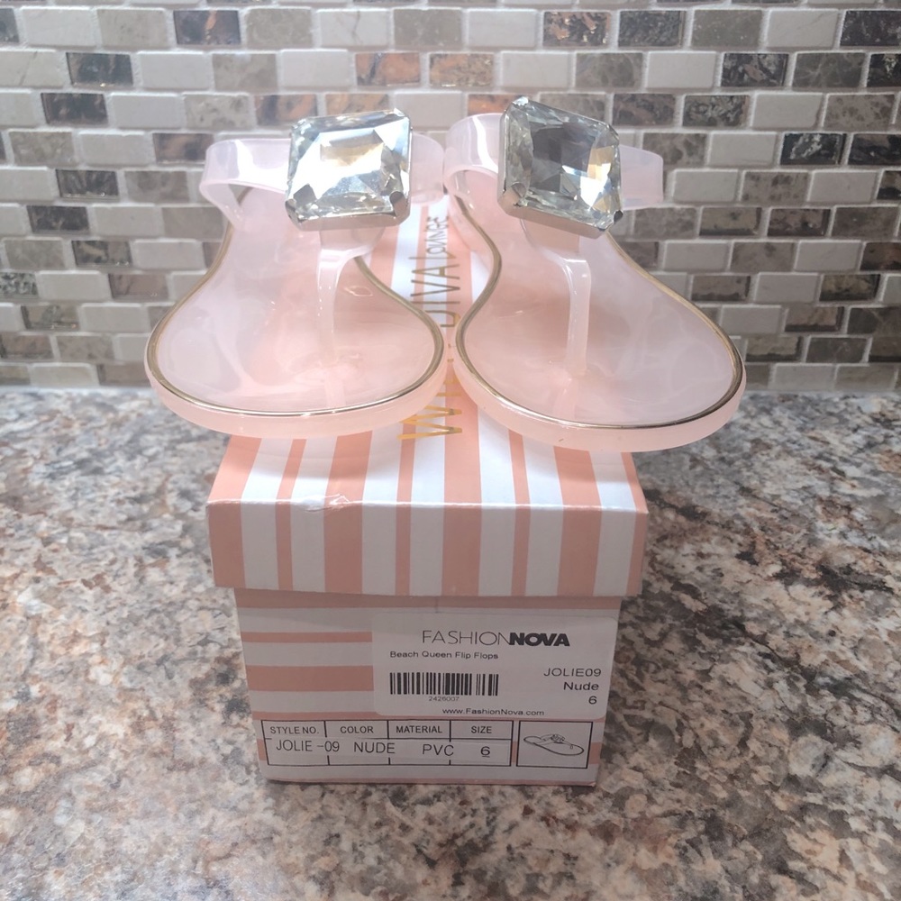 Wild Diva Lounge Nude Flip Flops - NEW size 6